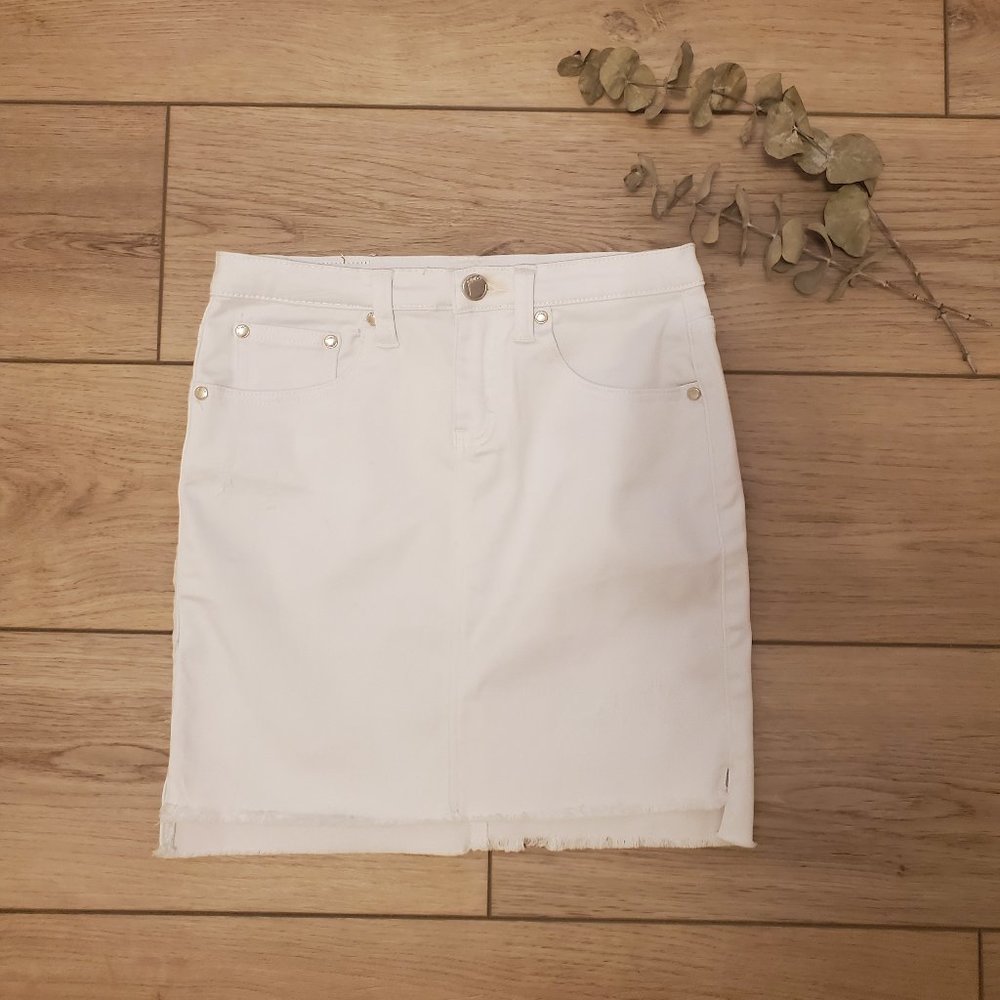 Junior white denim skirt